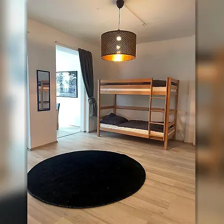 Altstadt 2 Bedroom 10-12 Beds 15 Min Messe Apartman *