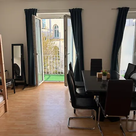 Altstadt 2 Bedroom 10-12 Beds 15 Min Messe Daire