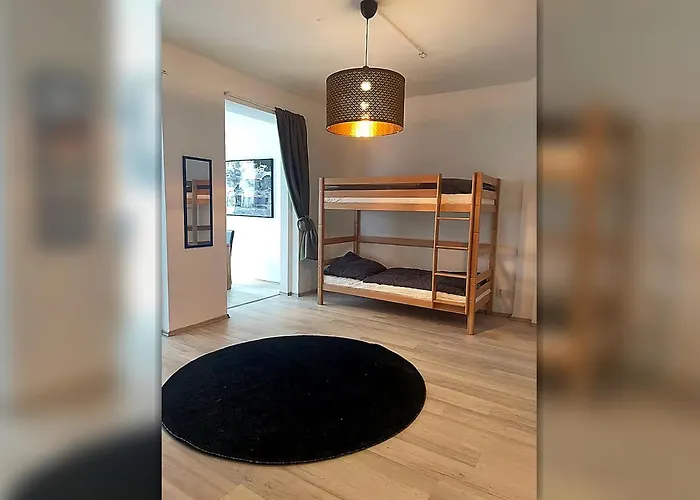 Altstadt 2 Bedroom 10-12 Beds 15 Min Messe Appartement *